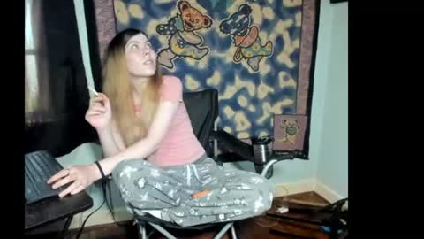 Snapshot of roxihazeleyes chatting on 06-24-26, 04:17 roxihazeleyes online show from 06-24-26, 04:17