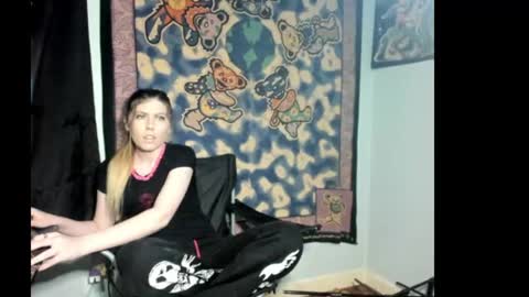 Snapshot of roxihazeleyes chatting on 07-17-26, 12:50 roxihazeleyes online show from 07-17-26, 12:50