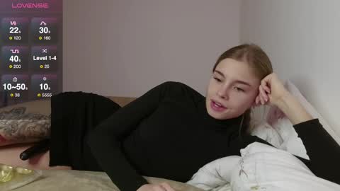 Snapshot of roxxxie_reid chatting on 03-03-25, 01:10 Roxieex ABBY online show from 03-03-25, 01:10