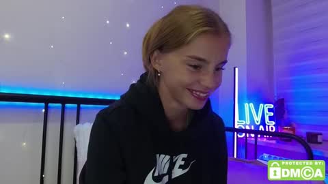 Snapshot of roxxxie_reid chatting on 09-13-25, 09:47 Roxieex ABBY online show from 09-13-25, 09:47