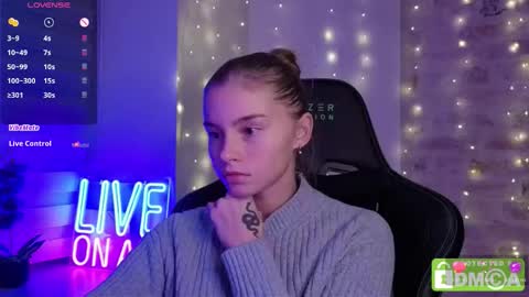 Snapshot of roxxxie_reid chatting on 12-04-25, 07:33 Roxieex ABBY online show from 12-04-25, 07:33