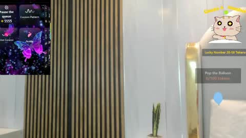 Snapshot of roxy_flame_ chatting on 04-25-26, 11:35 Roxy online show from 04-25-26, 11:35