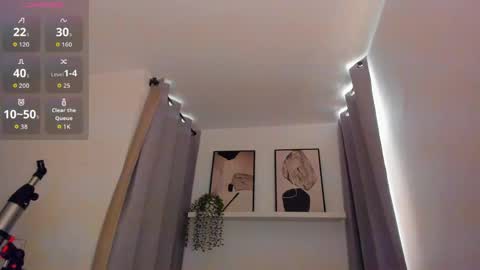 Snapshot of roxy_hell chatting on 04-21-26, 01:50 Roxy hell online show from 04-21-26, 01:50