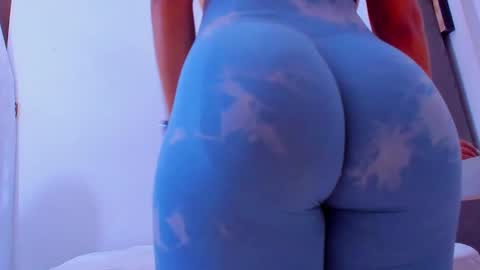 Snapshot of roxy_rebel chatting on 01-21-25, 01:22 roxy online show from 01-21-25, 01:22