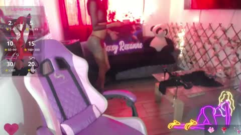 Snapshot of roxy_roxxan chatting on 05-10-26, 02:11 - online show from 05-10-26, 02:11