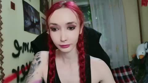 Snapshot of roxy_silver chatting on 06-17-26, 02:40 Roxy online show from 06-17-26, 02:40