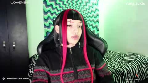 Snapshot of roxy_toxic chatting on 03-07-25, 02:04 Roxy Independient model Help me to reach 50 thumbs up online show from 03-07-25, 02:04