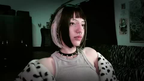 Snapshot of roxy_toxic chatting on 05-15-26, 11:45 Roxy Independient model Help me to reach 50 thumbs up online show from 05-15-26, 11:45