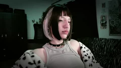 Snapshot of roxy_toxic chatting on 05-16-26, 12:07 Roxy Independient model Help me to reach 50 thumbs up online show from 05-16-26, 12:07