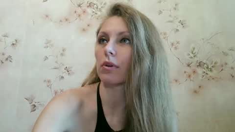 roxyfox18x01 online show from 03-11-26, 07:58