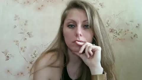 roxyfox18x01 online show from 04-14-26, 07:47