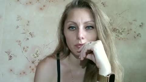 roxyfox18x01 online show from 06-30-26, 11:00