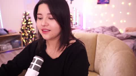 Snapshot of roxysuh chatting on 12-19-24, 11:29 roxysuh online show from 12-19-24, 11:29