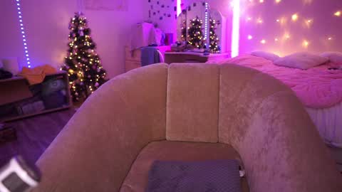 Snapshot of roxysuh chatting on 12-28-24, 10:47 roxysuh online show from 12-28-24, 10:47