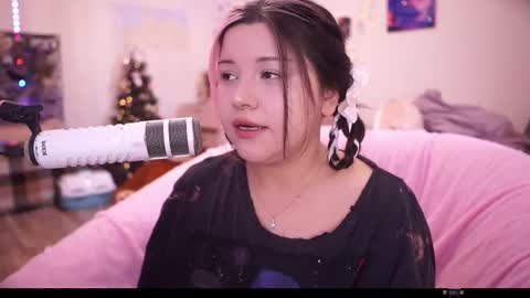 Snapshot of roxysuh chatting on 09-10-25, 06:46 roxysuh online show from 09-10-25, 06:46