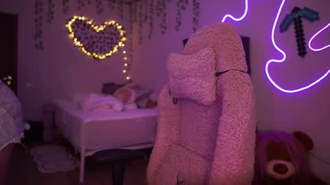 Snapshot of roxysuh chatting on 10-03-25, 08:11 roxysuh online show from 10-03-25, 08:11