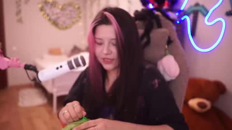 Snapshot of roxysuh chatting on 10-30-25, 08:16 roxysuh online show from 10-30-25, 08:16