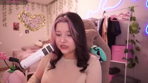 Snapshot of roxysuh chatting on 11-30-25, 07:34 roxysuh online show from 11-30-25, 07:34