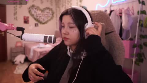 Snapshot of roxysuh chatting on 05-07-26, 10:31 roxysuh online show from 05-07-26, 10:31