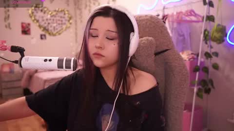 Snapshot of roxysuh chatting on 05-22-26, 08:42 roxysuh online show from 05-22-26, 08:42