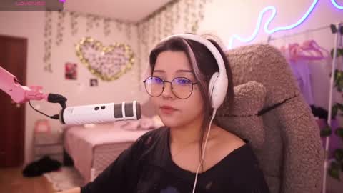 Snapshot of roxysuh chatting on 05-25-26, 07:47 roxysuh online show from 05-25-26, 07:47