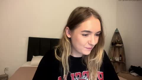 Roxy online show from 04-23-26, 01:35