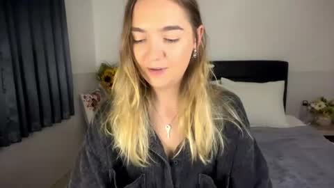 Snapshot of roxysweetdream chatting on 07-07-26, 03:16 Roxy online show from 07-07-26, 03:16
