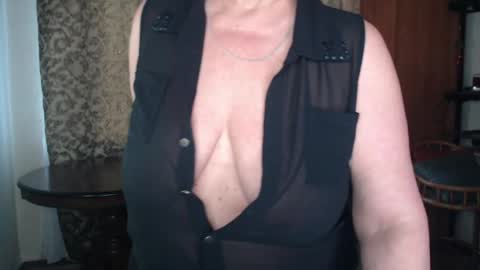 Snapshot of roxyswetty chatting on 04-28-26, 10:09 Anna online show from 04-28-26, 10:09