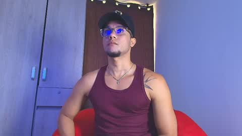 Snapshot of roy_barney chatting on 05-10-26, 04:01 ANTONIO online show from 05-10-26, 04:01