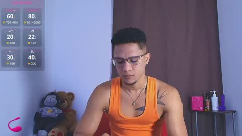 Snapshot of roy_barney chatting on 05-25-26, 04:35 ANTONIO online show from 05-25-26, 04:35