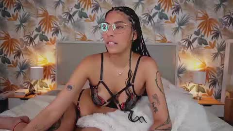 Snapshot of royalechloe chatting on 07-16-26, 07:25 Chloe online show from 07-16-26, 07:25