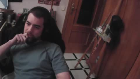 Snapshot of royer04 chatting on 10-27-25, 03:43 royer04 online show from 10-27-25, 03:43