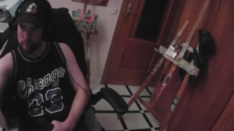 Snapshot of royer04 chatting on 11-23-25, 08:08 royer04 online show from 11-23-25, 08:08