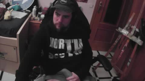 Snapshot of royer04 chatting on 11-30-25, 12:25 royer04 online show from 11-30-25, 12:25