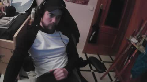 Snapshot of royer04 chatting on 12-19-25, 04:25 royer04 online show from 12-19-25, 04:25