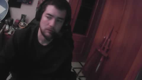 Snapshot of royer04 chatting on 01-12-26, 01:11 royer04 online show from 01-12-26, 01:11