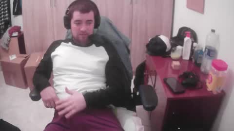 Snapshot of royer04 chatting on 02-16-26, 01:57 royer04 online show from 02-16-26, 01:57