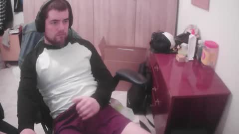 Snapshot of royer04 chatting on 02-18-26, 02:07 royer04 online show from 02-18-26, 02:07