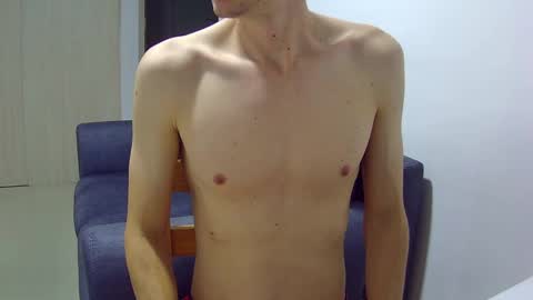 Snapshot of royyourtoy chatting on 01-06-25, 01:09 Roy online show from 01-06-25, 01:09