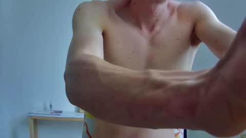 Snapshot of royyourtoy chatting on 09-13-25, 07:57 Roy online show from 09-13-25, 07:57