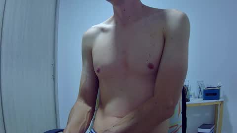 Snapshot of royyourtoy chatting on 01-08-26, 11:51 Roy online show from 01-08-26, 11:51