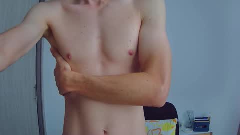 Snapshot of royyourtoy chatting on 01-13-26, 02:44 Roy online show from 01-13-26, 02:44