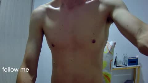 Snapshot of royyourtoy chatting on 02-06-26, 01:32 Roy online show from 02-06-26, 01:32