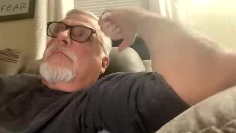 Snapshot of rs006 chatting on 10-26-25, 01:44 rs006 online show from 10-26-25, 01:44