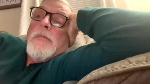 Snapshot of rs006 chatting on 11-14-25, 02:43 rs006 online show from 11-14-25, 02:43