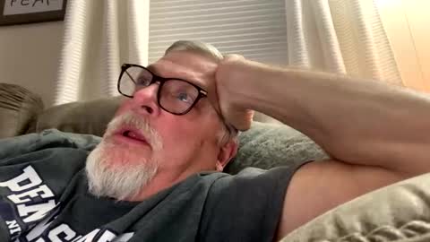 Snapshot of rs006 chatting on 11-25-25, 02:11 rs006 online show from 11-25-25, 02:11