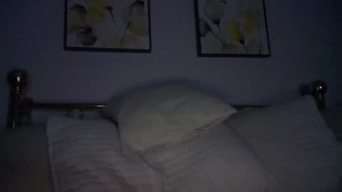 Snapshot of rtrmoney18 chatting on 12-16-25, 08:08 rtrmoney18 online show from 12-16-25, 08:08