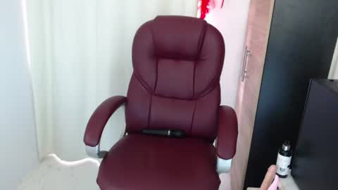 Snapshot of rubi_halliwey chatting on 07-20-26, 03:03 Rubi online show from 07-20-26, 03:03