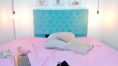 Snapshot of rubiroose chatting on 01-11-25, 12:55 Rubii online show from 01-11-25, 12:55