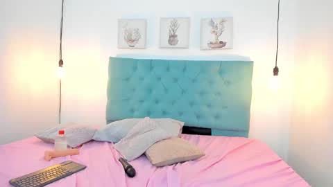 Snapshot of rubiroose chatting on 01-12-25, 01:32 Rubii online show from 01-12-25, 01:32